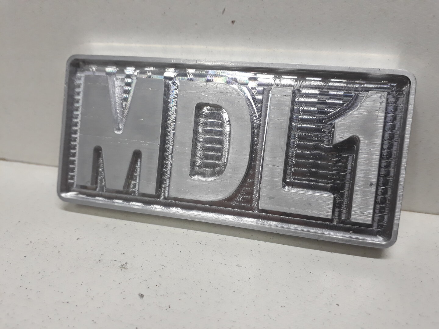 Mecanizado aluminio — placa MDL