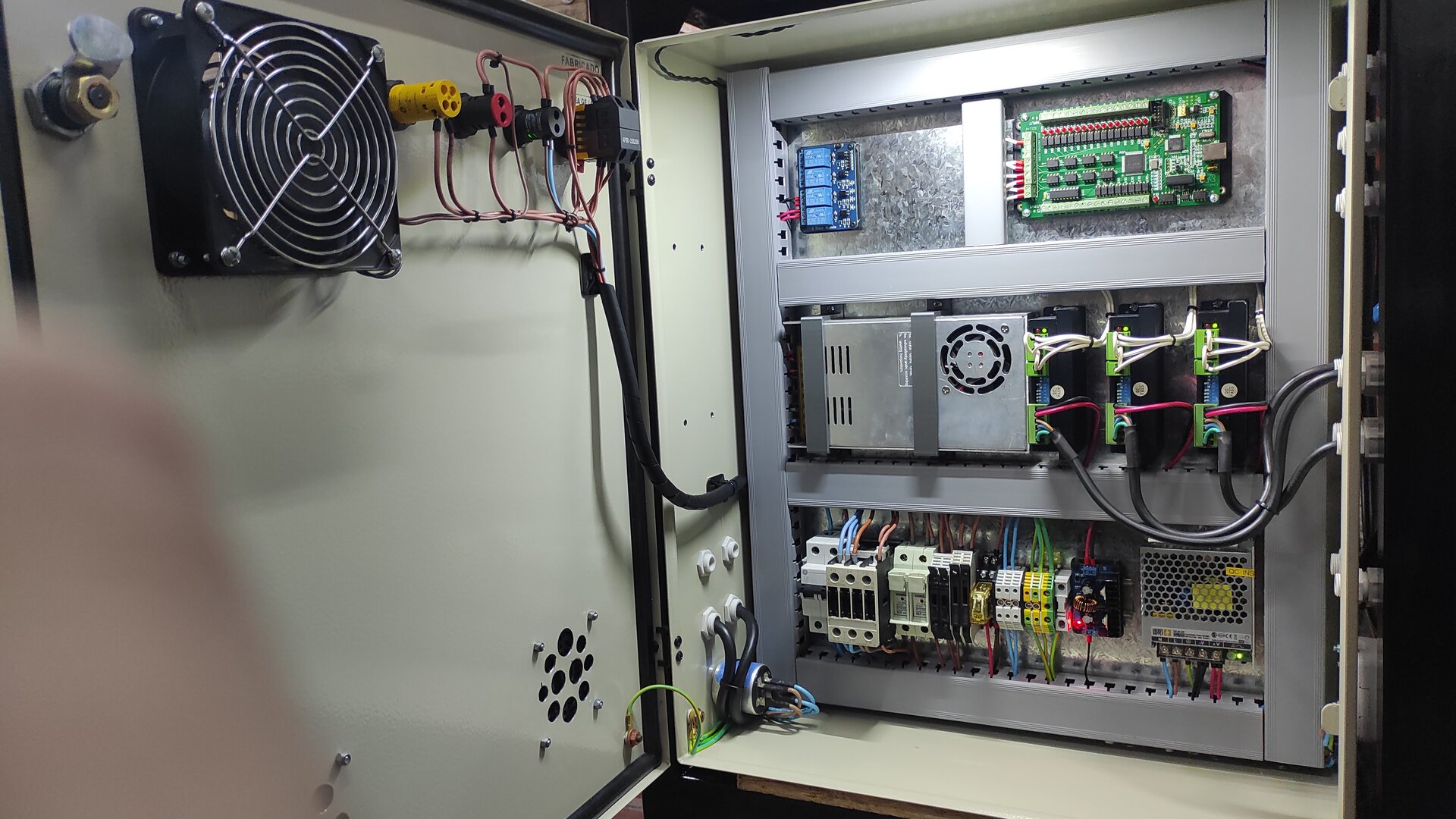 Gabinete de control 1
