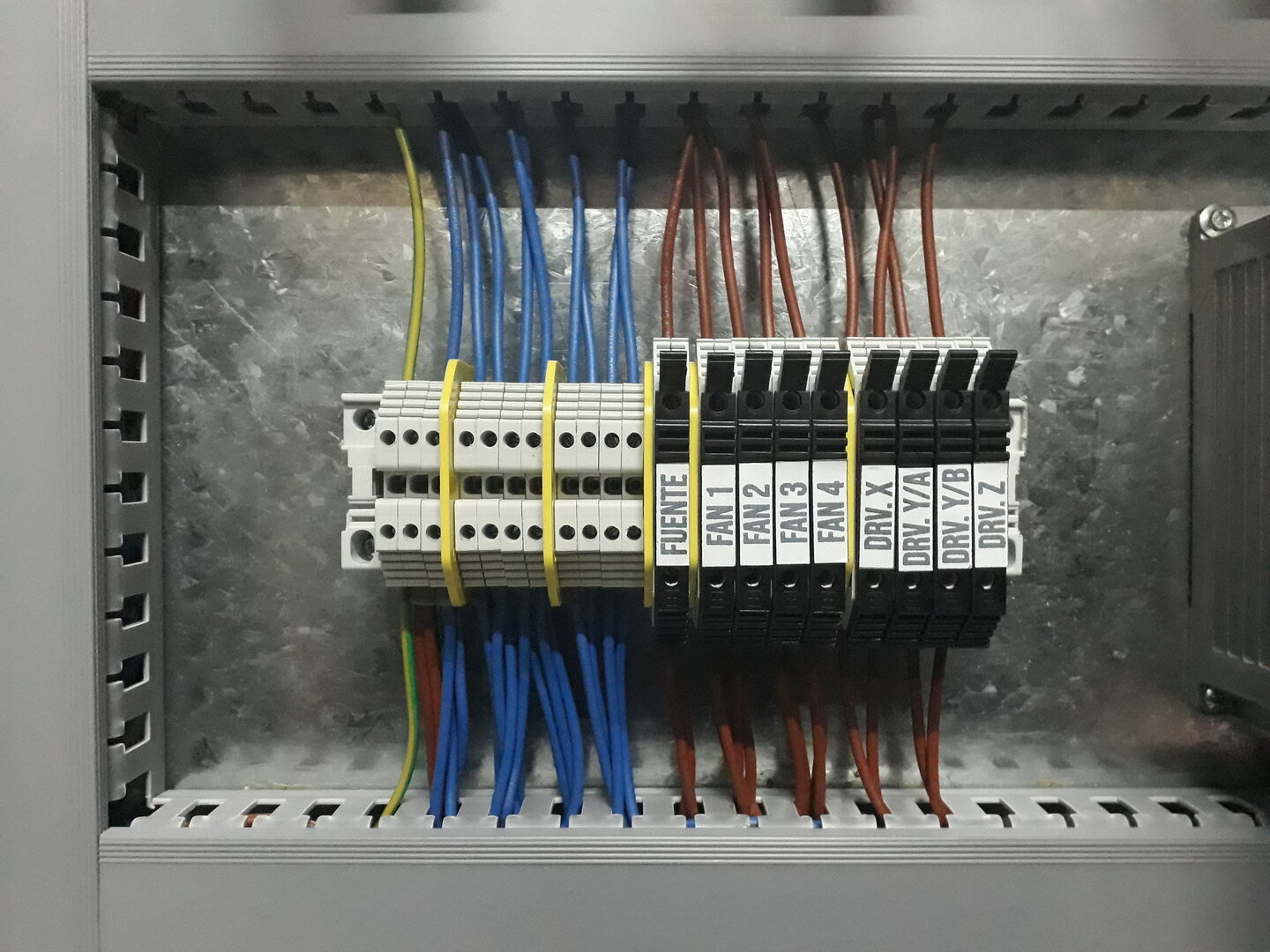 Gabinete de control 14