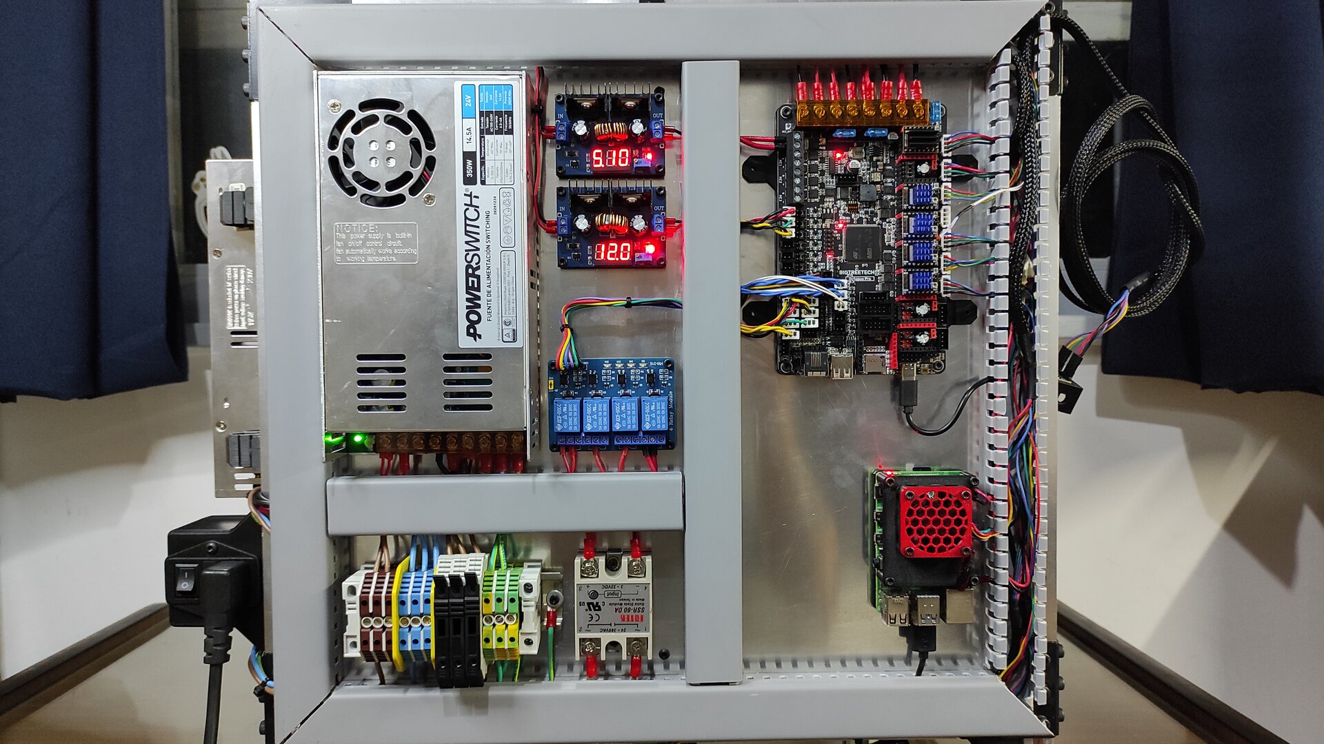 Gabinete de control 19