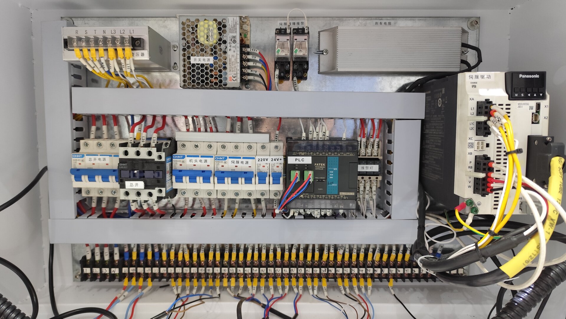 Gabinete de control 8