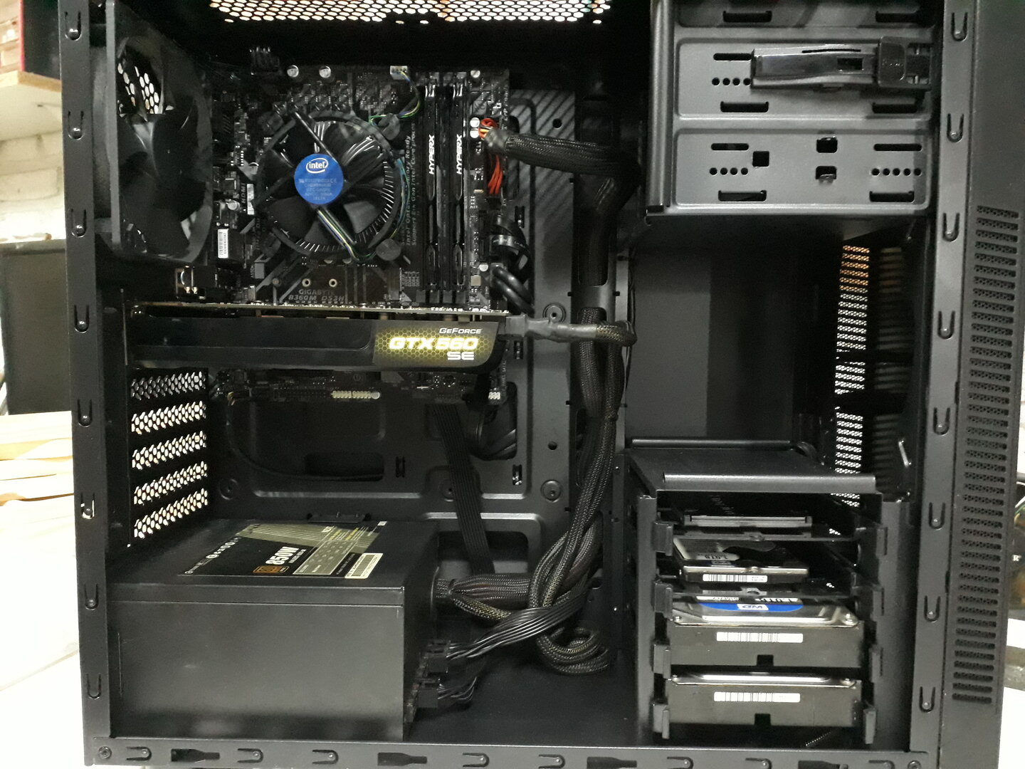 PC ensamblada — interior GTX 660